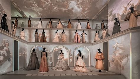 galerie dior sans reservation|la galerie Dior book.